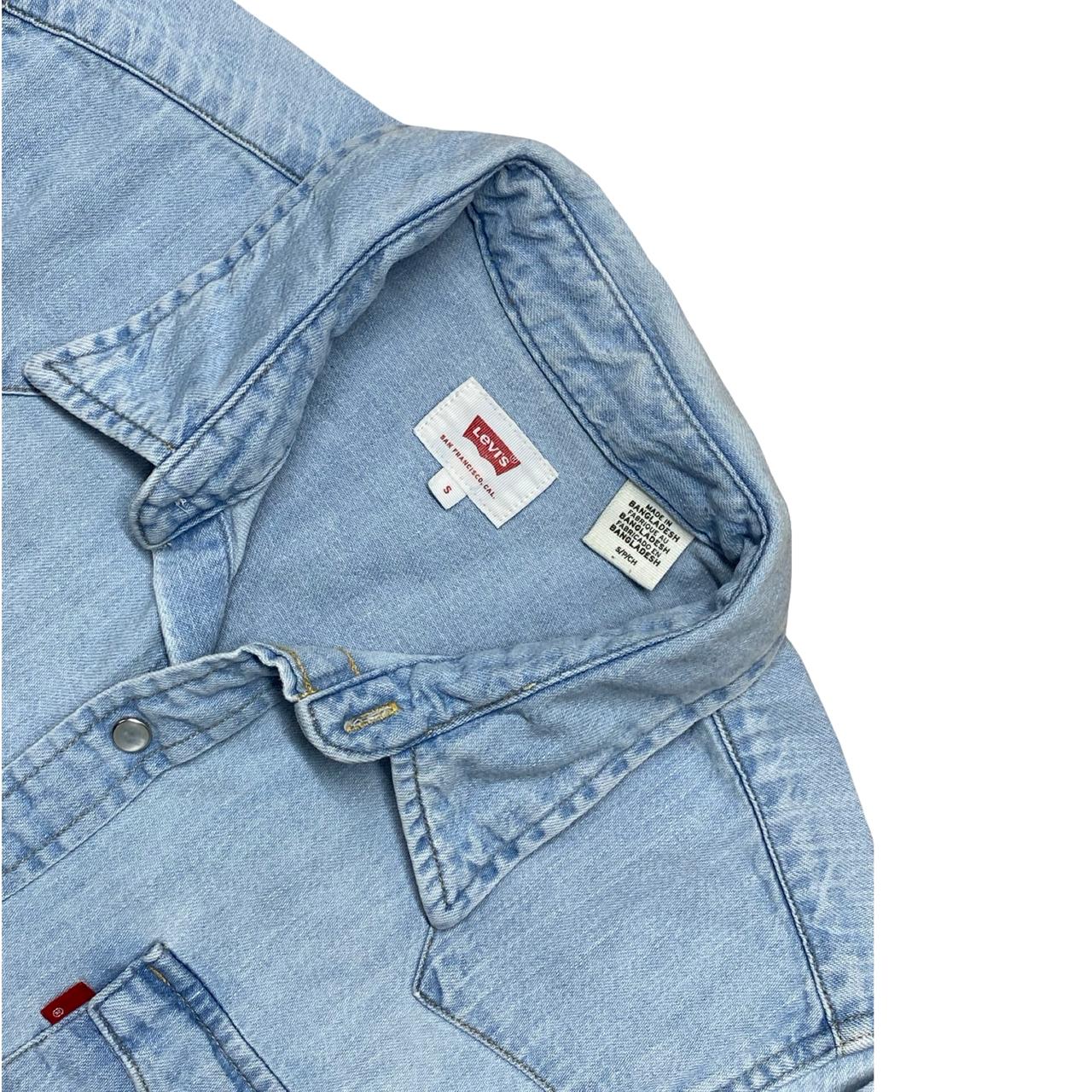 Levi’s Light Wash Denim Shirt | Medium | Chest 19.5”